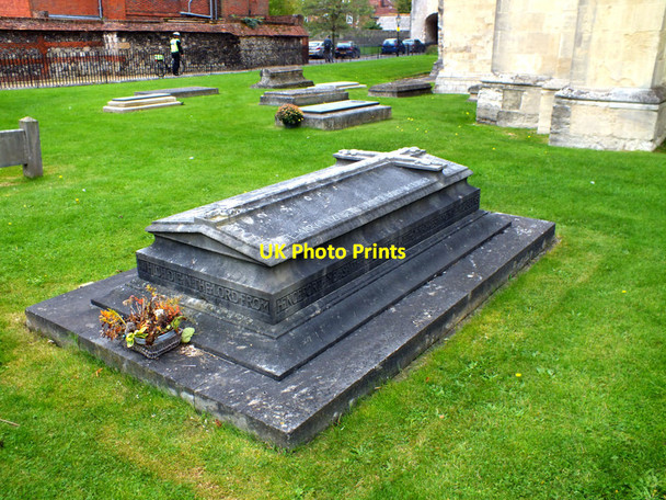 Photo 6"x4" Tomb of Mary Sumner Winchester c2011