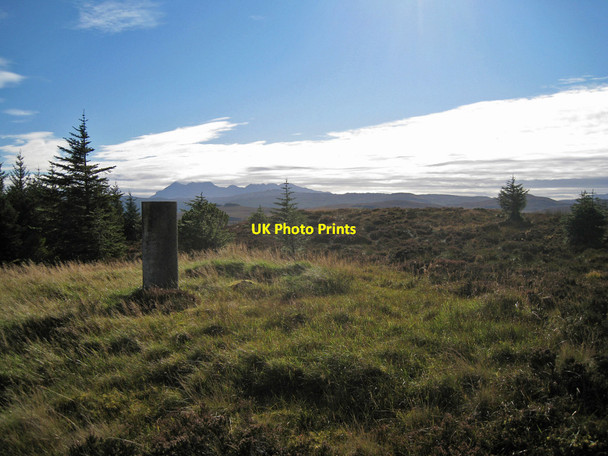 Photo 6"x4" Summit trig point Glen Bernisdale c2011