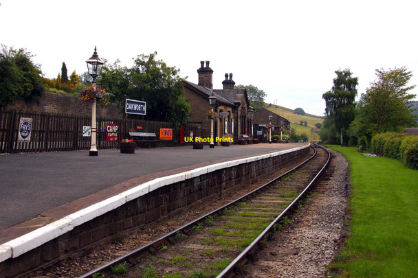 Photo 6"x4" Oakworth Station on the Keighley and Worth Valley Railway Dockroyd c2011