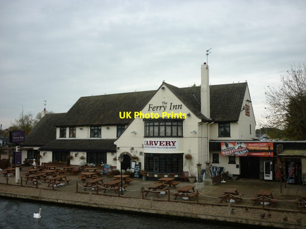 Photo 6"x4" The Ferry Inn on the banks of the River Bure Horning c2011 P1