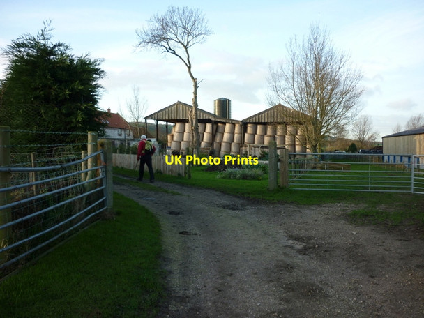 Photo 6"x4" A public footpath at Manor Farm Muston\/TA0979 c2011