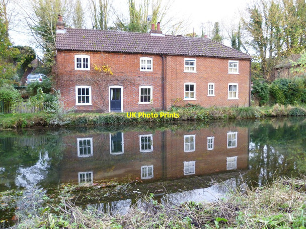 Photo 6"x4" Cottages by the disused canal in Winchester Winchester c2011