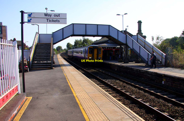 Photo 6"x4" Footbridge at Earlestown Station Newton-Le-Willows\/SJ5895 c2011