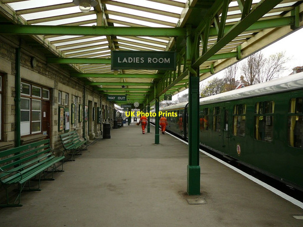 Photo 6"x4" On the platform at Swanage Station Swanage c2011