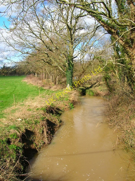 Photo 6"x4" Tributary of the Cuckmere River, Lea Bridge Hellingly c2007