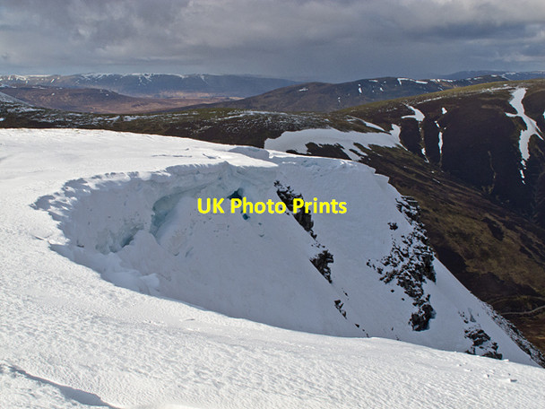 Photo 6"x4" Summit area of Sgairneach Mhor Sgairneach Mh\u00f2r\/NN5974 c2012