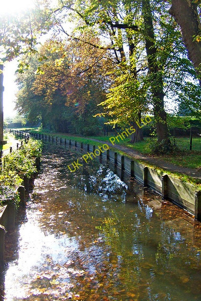 Photo 6"x4" New River Loop, looking towards the Town Park, Enfield. Enfield\/TQ3396 c2006