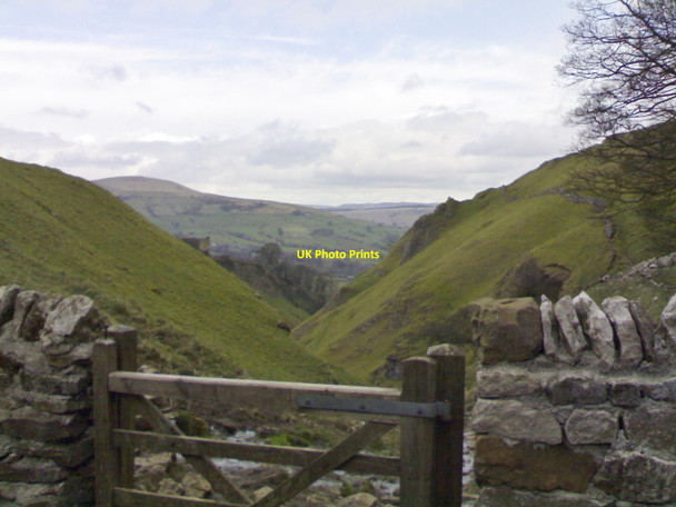 Photo 6"x4" Looking down Cave Dale towards Peveril Castle Castleton\/SK1582 c2008