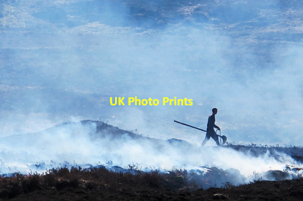 Photo 6"x4" Burning heather Sr\u00f2n Bheag\/NN5262 c2012