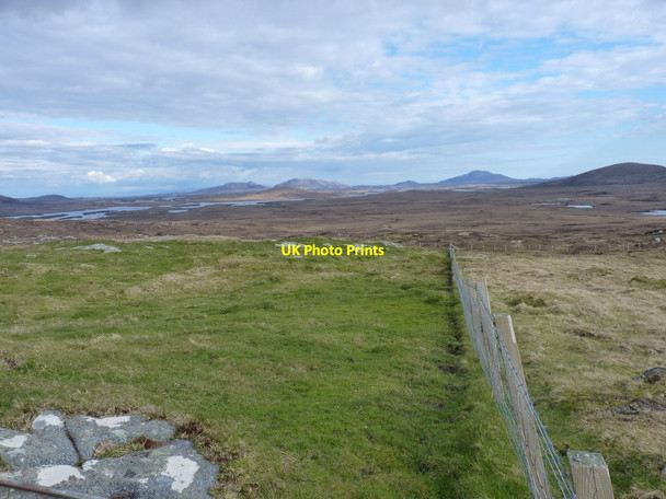 Photo 6"x4" Fence running over Sg\u00c3\u00b9rr an D\u00c3\u00b9in Solas c2012