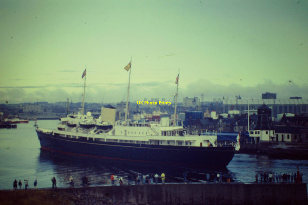 Photo 6"x4" Britannia Entering Aberdeen Balnagask c1986