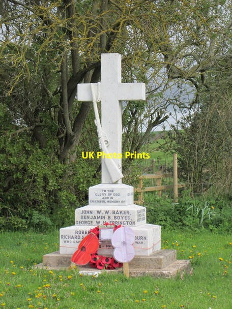 Photo 6"x4" The War Memorial at Weaverthorpe Weaverthorpe c2012