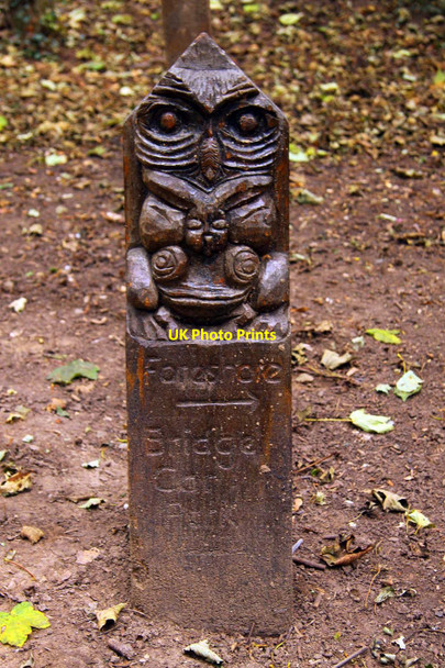 Photo 6"x4" Carved signpost in the Humber Bridge Country Park Hessle\/TA0326 c2011