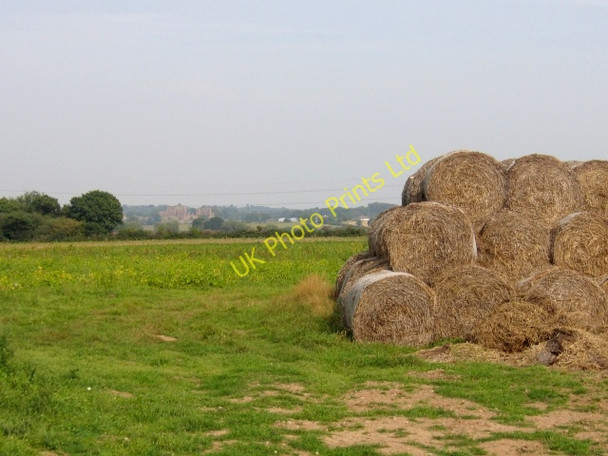 Photo 6"x4" Castle and Bales Honiley c2005