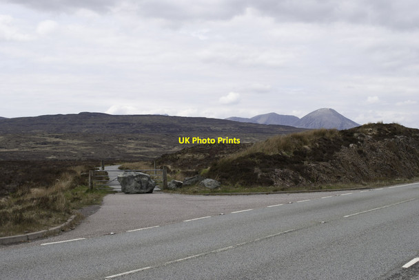 Photo 6"x4" Large boulder blocking the old road Ashaig\/Athaiseig c2012