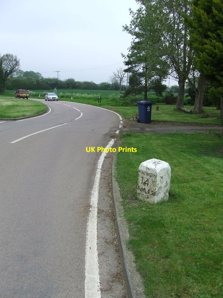 Photo 6"x4" Old Milestone Keyston c2012