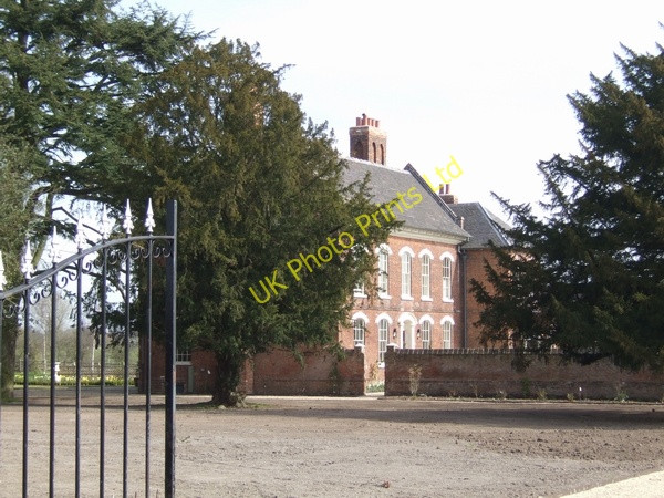 Photo 6"x4" The Old Vicarage Church Eaton c2007