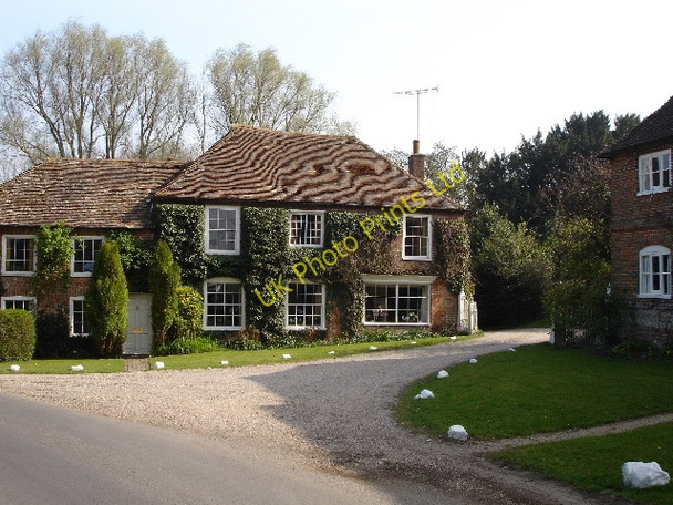 Photo 6"x4" Coquet Lodge by Brabourne churchyard Brabourne c2007