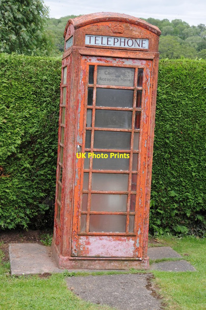 Photo 6"x4" In need of a lick of paint! Llanddewi Rhydderch c2012