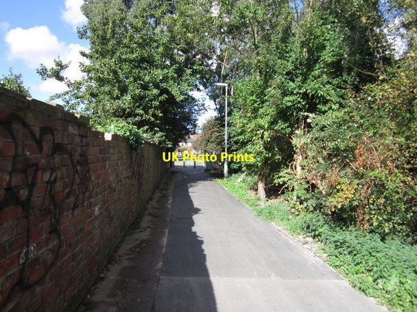 Photo 6"x4" The former Withernsea railway line Marfleet c2012