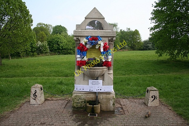 Photo 6"x4" The Temperance Fountain - 2007 Well Dressing - Elgar Great Malvern c2007
