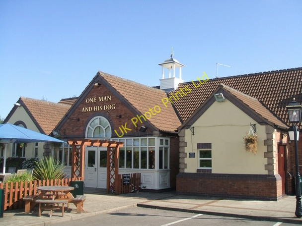 Photo 6"x4" One man and his dog went to take a photo! Bloxwich c2006