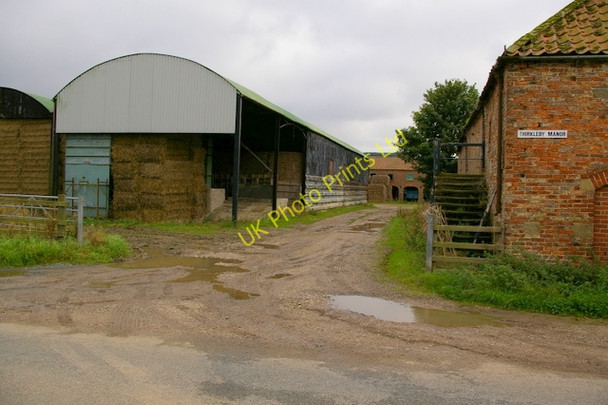 Photo 6"x4" Barn at Thirkleby Manor West Lutton c2006