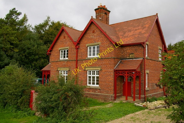 Photo 6"x4" Estate Cottages near Warren Farm Sledmere c2006