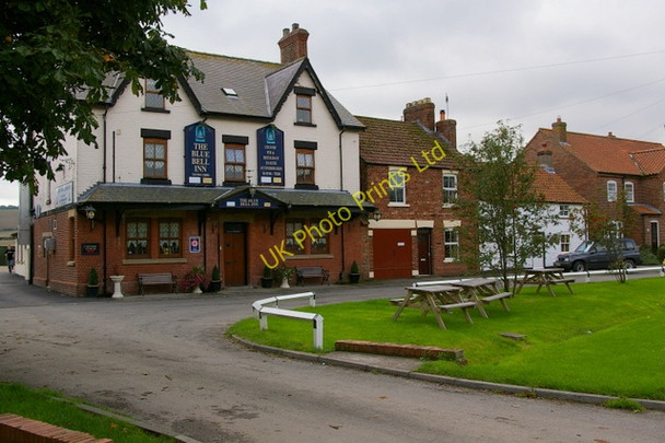 Photo 6"x4" The Blue Bell Inn, Weaverthorpe Weaverthorpe c2006