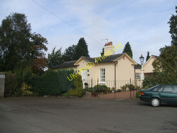 Photo 6"x4" Lodge at the entrance to Shifnal Golf Club Crackleybank c2006