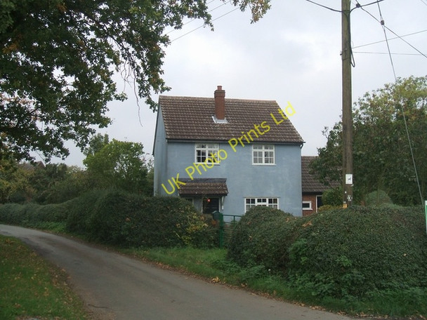 Photo 6"x4" Blue Cottage Coven Heath c2006