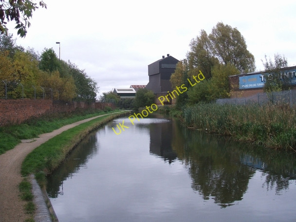 Photo 6"x4" Birmingham Mainline Canal Wolverhampton c2006