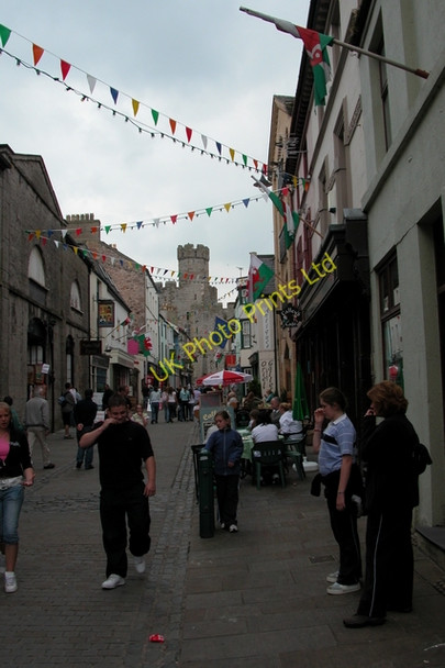 Photo 6"x4" Looking down Stryd Y Castell Caernarfon c2006