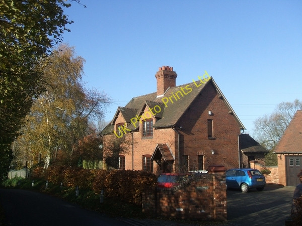 Photo 6"x4" Manor Cottage, Lower Penn Orton\/SO8695 c2006