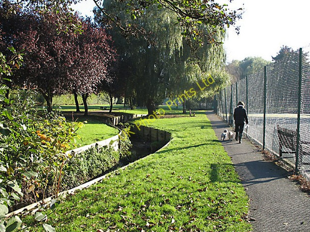 Photo 6"x4" Northway Gardens Finchley c2006