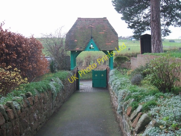 Photo 6"x4" Lich Gate Smestow c2006