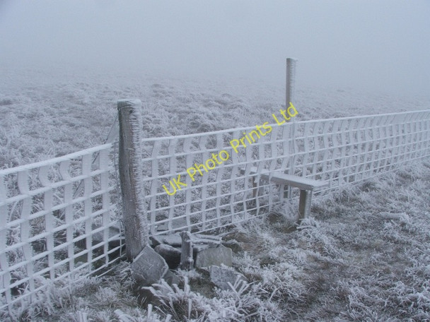 Photo 6"x4" Stile and Fence on Lovely Seat. Muker c2006