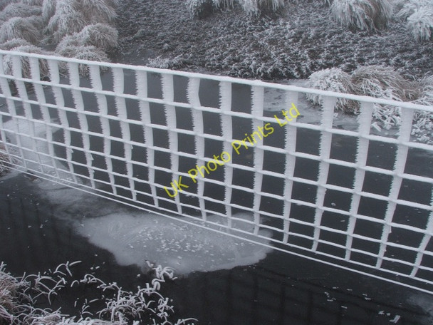 Photo 6"x4" Frozen Fencing crossing Frozen pond on Lovely Seat. Sedbusk c2006