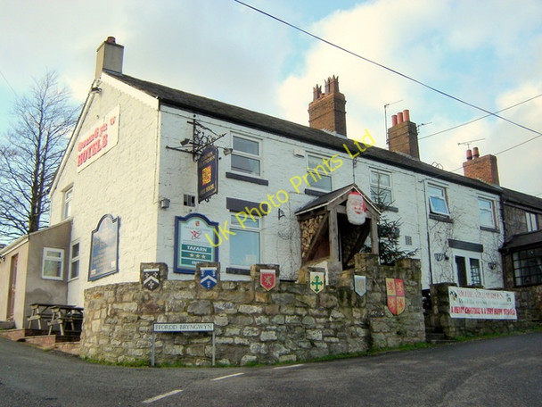 Photo 6"x4" Owain Glyndwr public house at Christmas Mold\/Yr Wyddgrug c2006