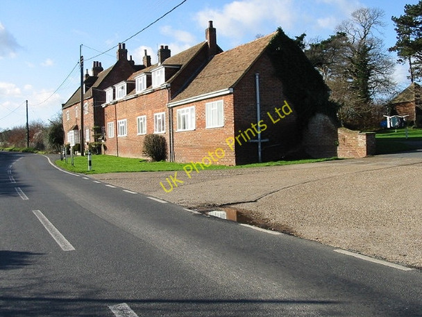 Photo 6"x4" Houses on Bekesbourne Lane at junction with Woolton farm road. Bekesbourne c2007