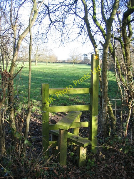 Photo 6"x4" Stile behind Lea Newbold Farm Bruera c2007