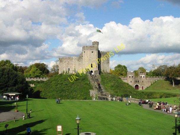 Photo 6"x4" The grounds and Keep, Cardiff Castle. Cardiff\/Caerdydd c2006