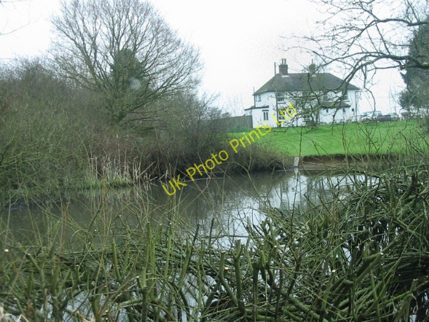 Photo 6"x4" Pond and the old Gate Inn Mockbeggar\/TR1443 c2007