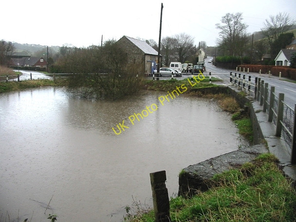 Photo 6"x4" Village pond in the rain, Lydden Lydden\/TR2645 c2007