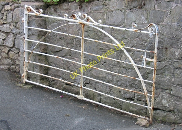 Photo 6"x4" Old Gate at Beaver Lodge Llandudno c2007