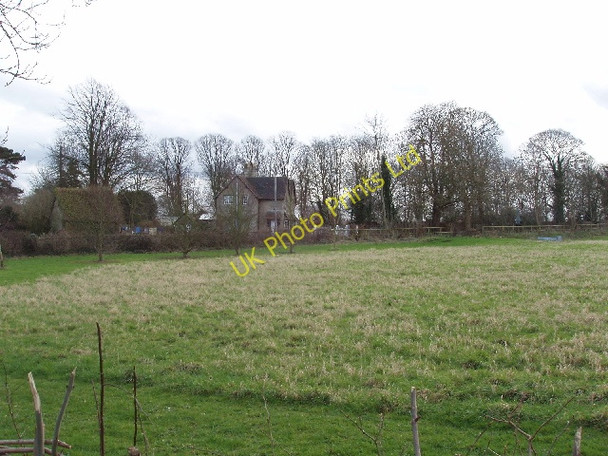 Photo 6"x4" Pasture and houses by Woodperry Beckley\/SP5610 c2007