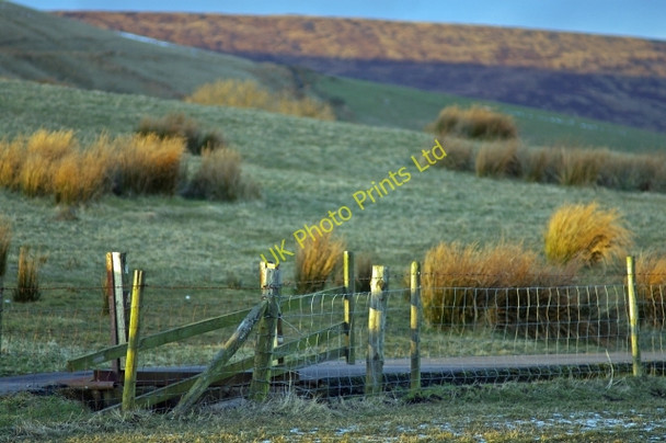 Photo 6"x4" Fence on driveway to Wolfden Hall Chipping\/SD6243 c2006