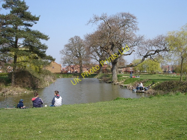 Photo 6"x4" Moat  on Park Farm estate from Bluebell Road Kingsnorth\/TR0039 c2007