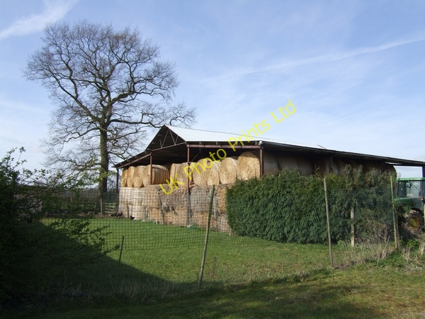 Photo 6"x4" Full Barn Wheaton Aston c2007
