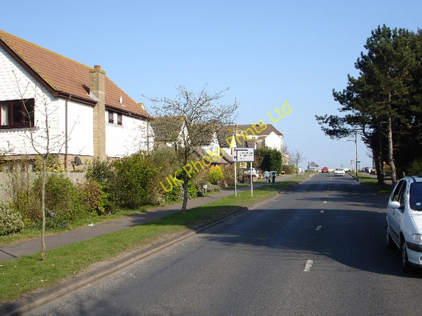 Photo 6"x4" Littlestone Road to the seafront New Romney c2007